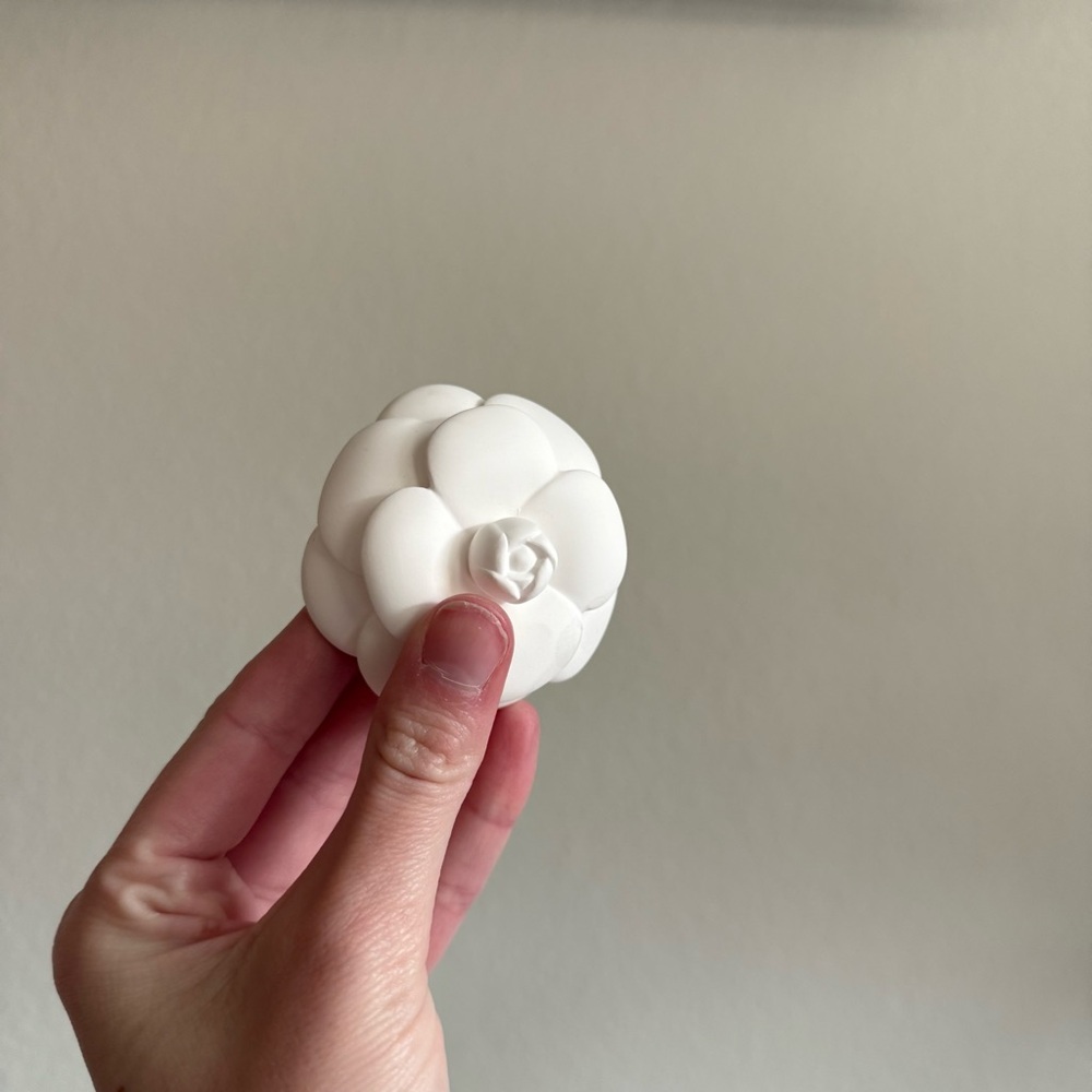 Chanel Camillia Ceramic Diffuser - image 7